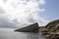 "UNDER" UNE  NOUVELLE CURIOSITE