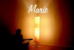 MARIE DANS LE METRO