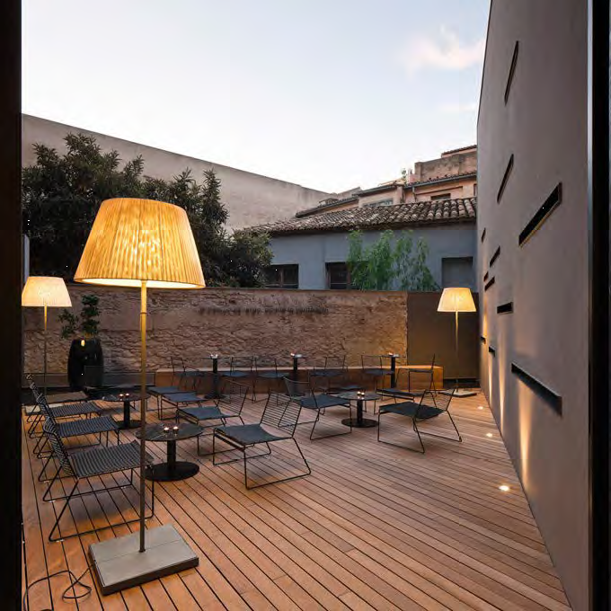 CARO Patio muralla