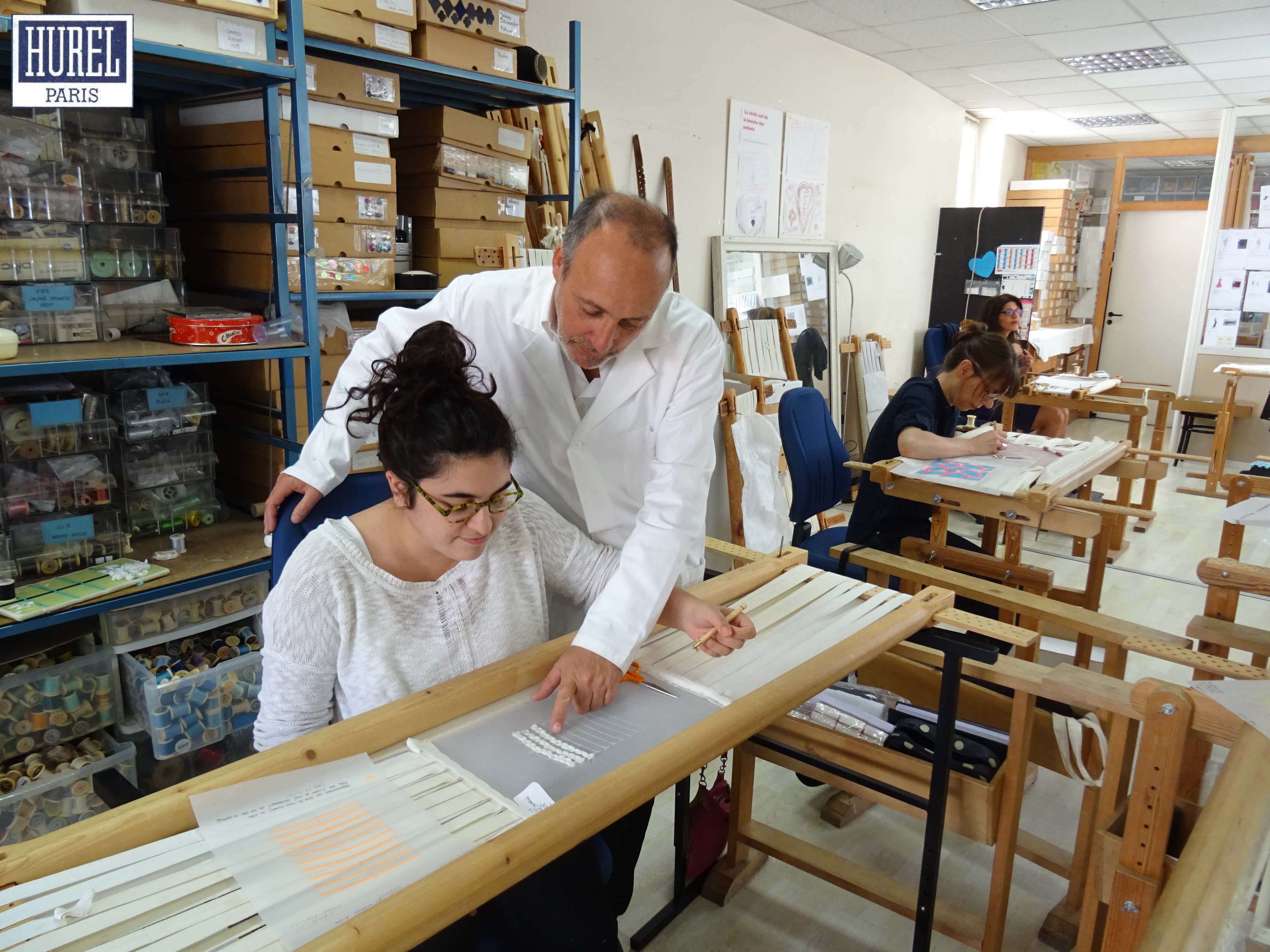 Broderie main