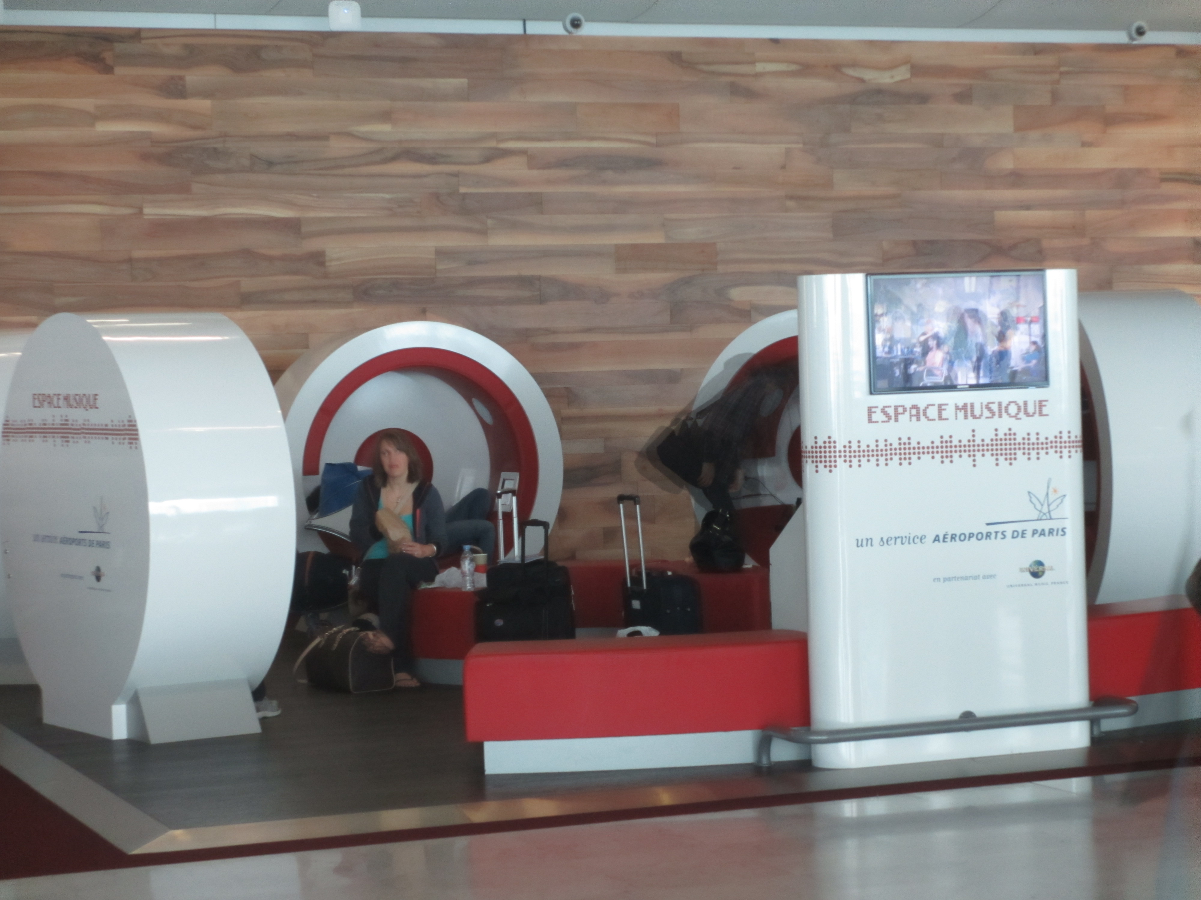 Attente en musique CDG