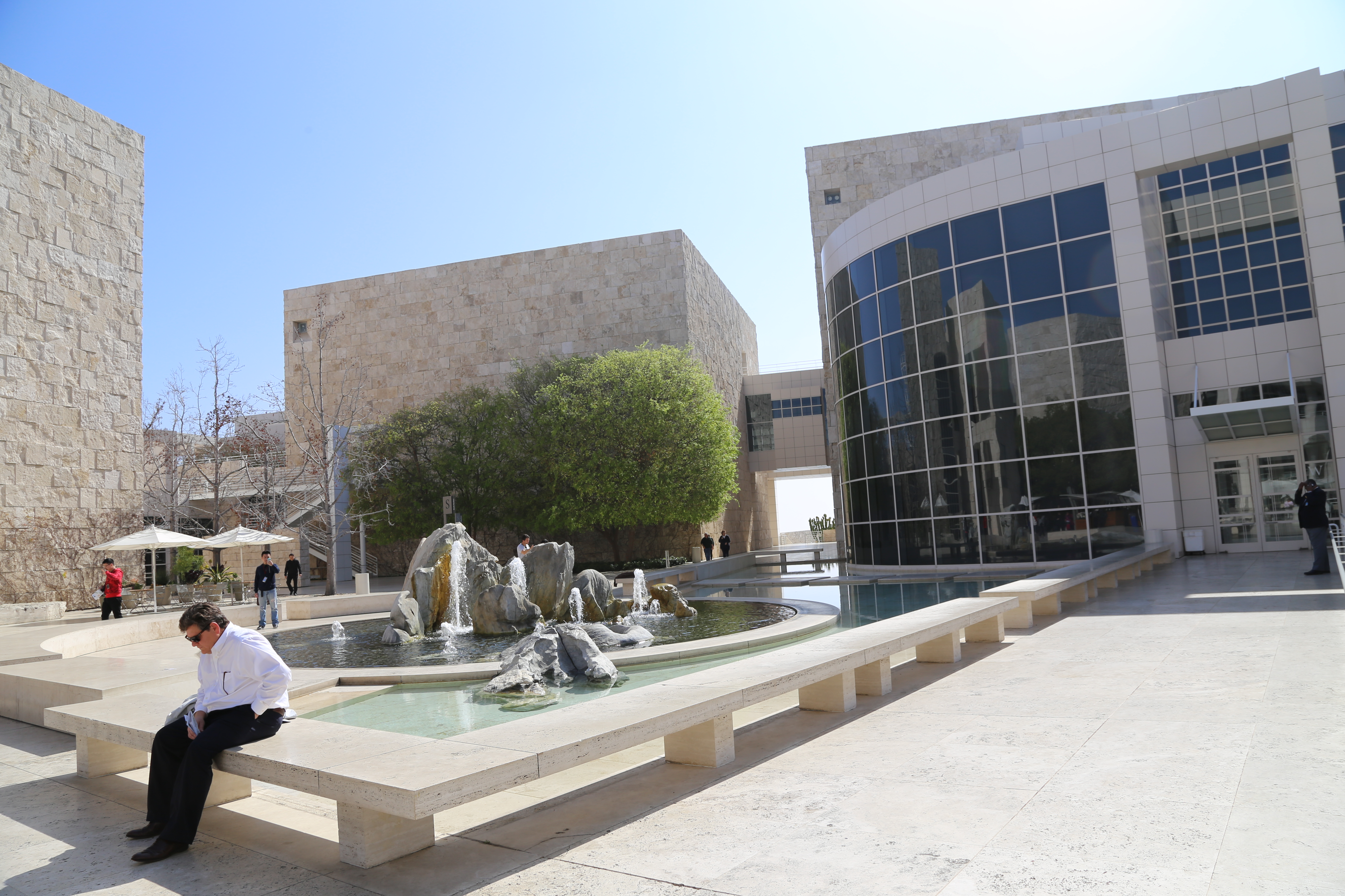 Los Angeles Getty alone Fontaine