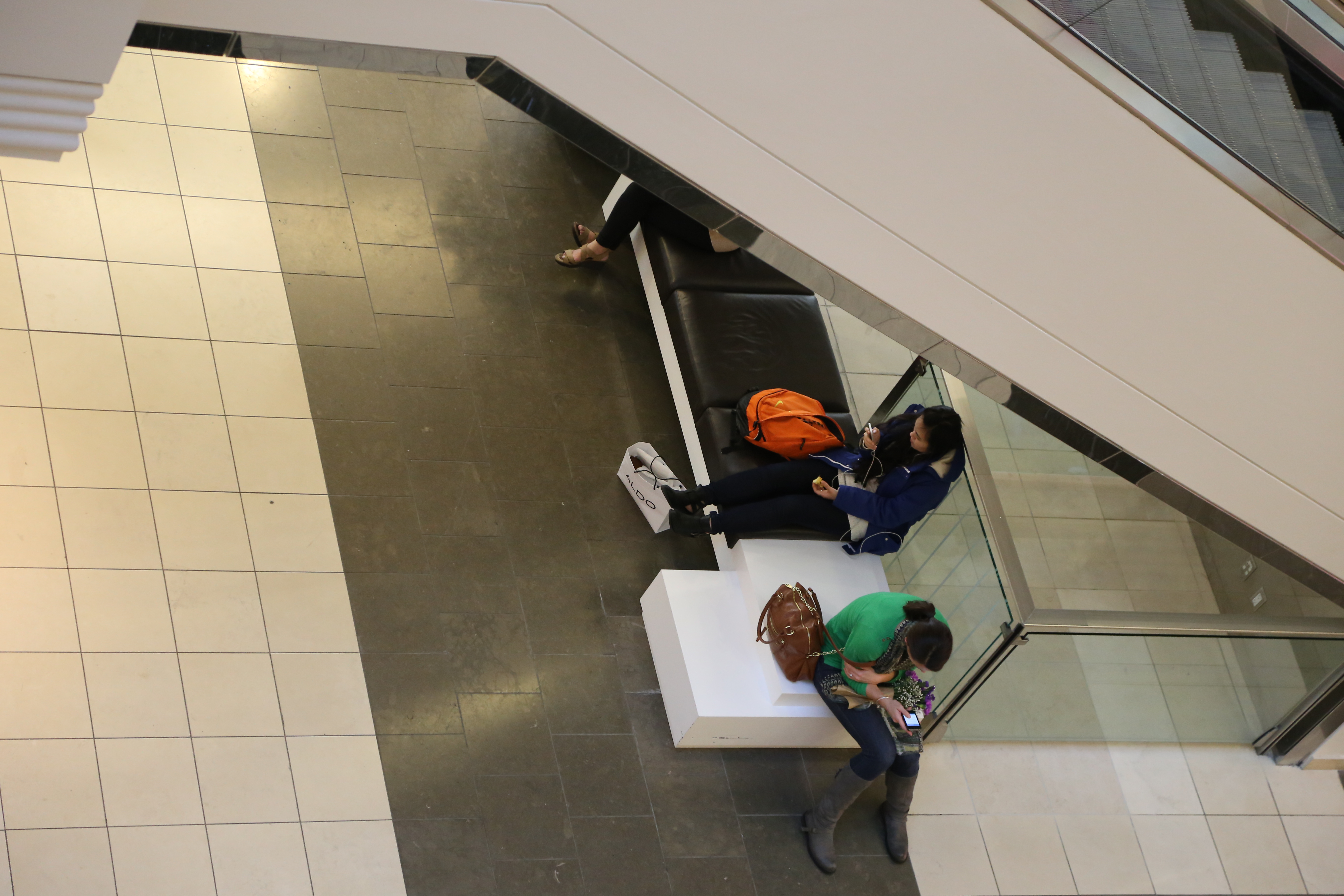 Attente au centre commercial