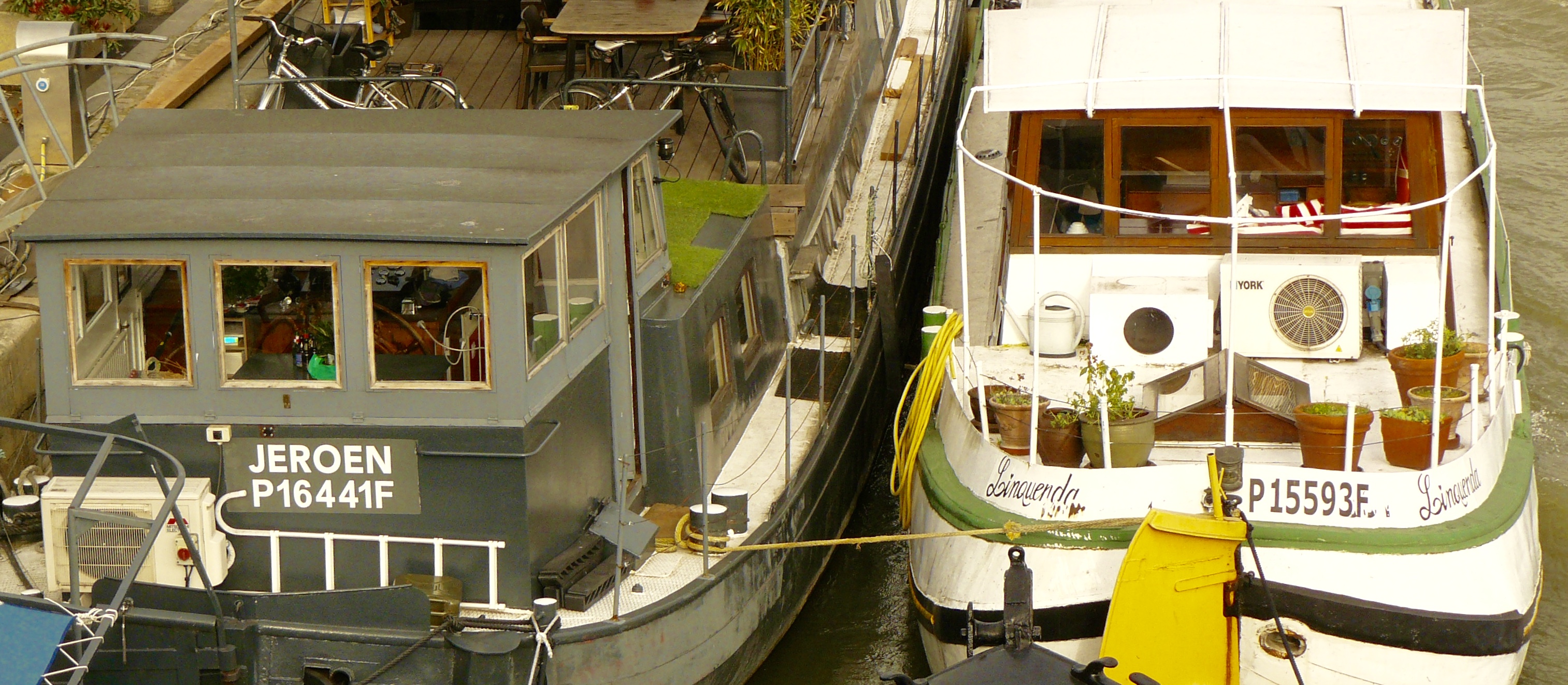 Péniches a quai