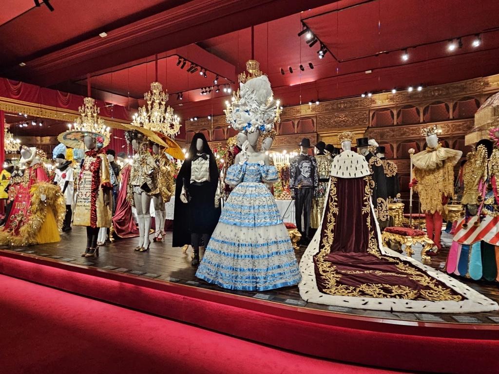 Room 11 L'Opera