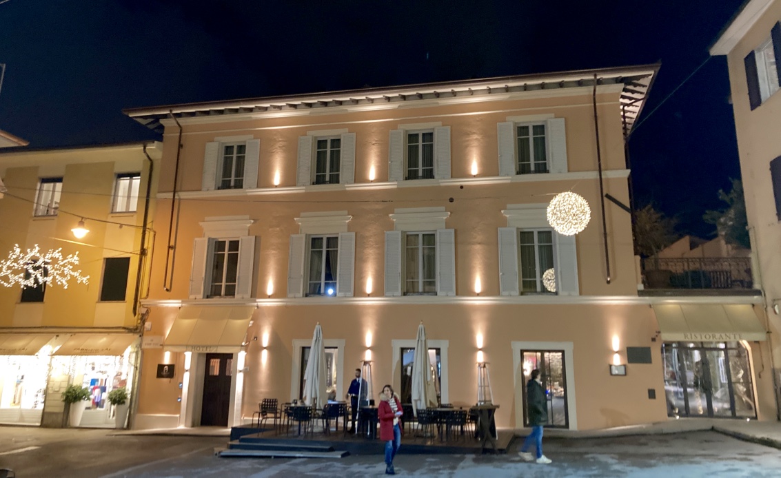 Paradis Pietrasanta by night